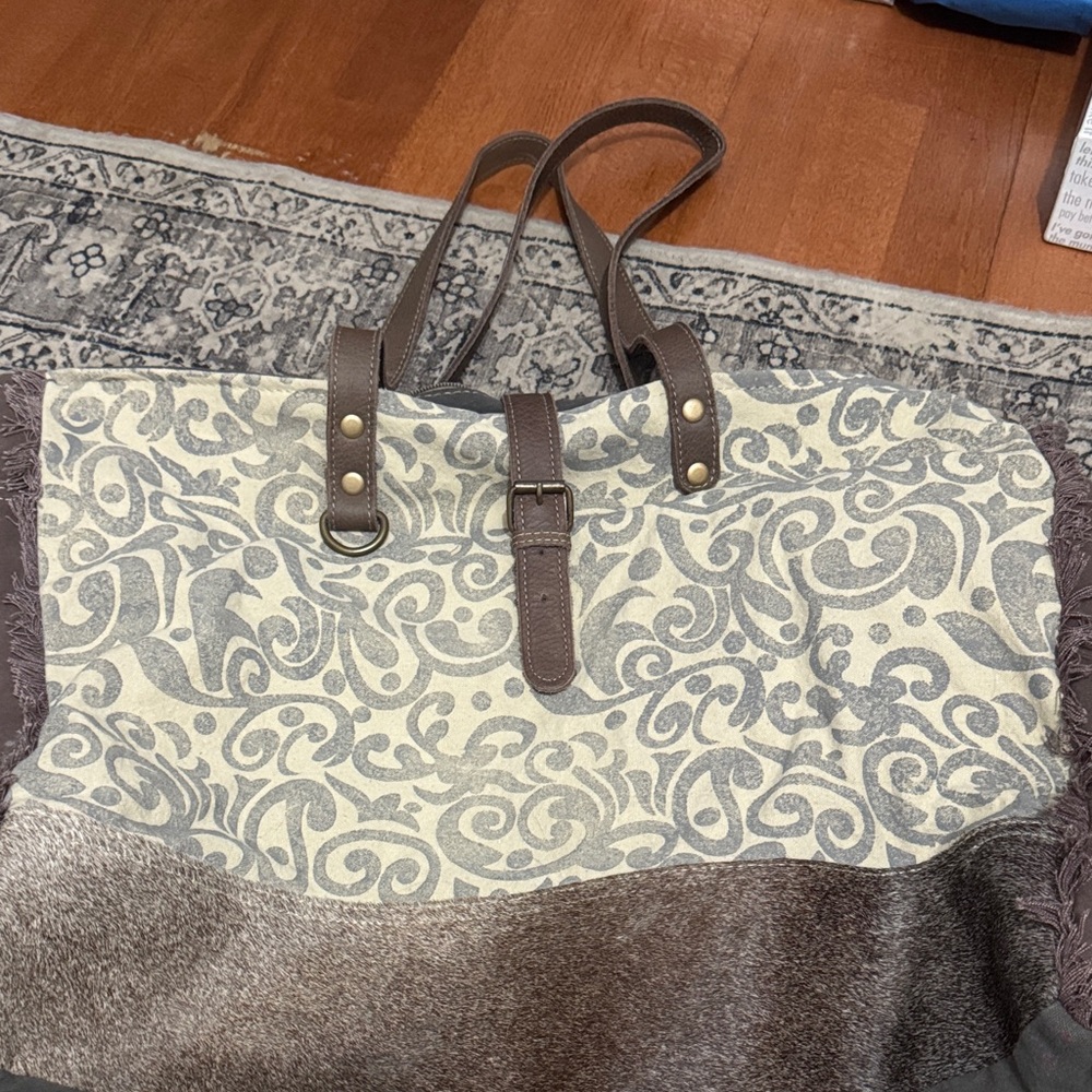 Stylish Gray and Brown Myra weekender bag